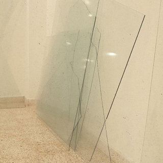 Leaning_glass